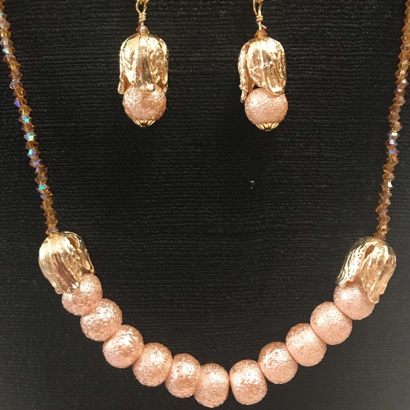 🥰 Necklace, Bracelet and Earring Set 🥰 - Picture 3 of 6